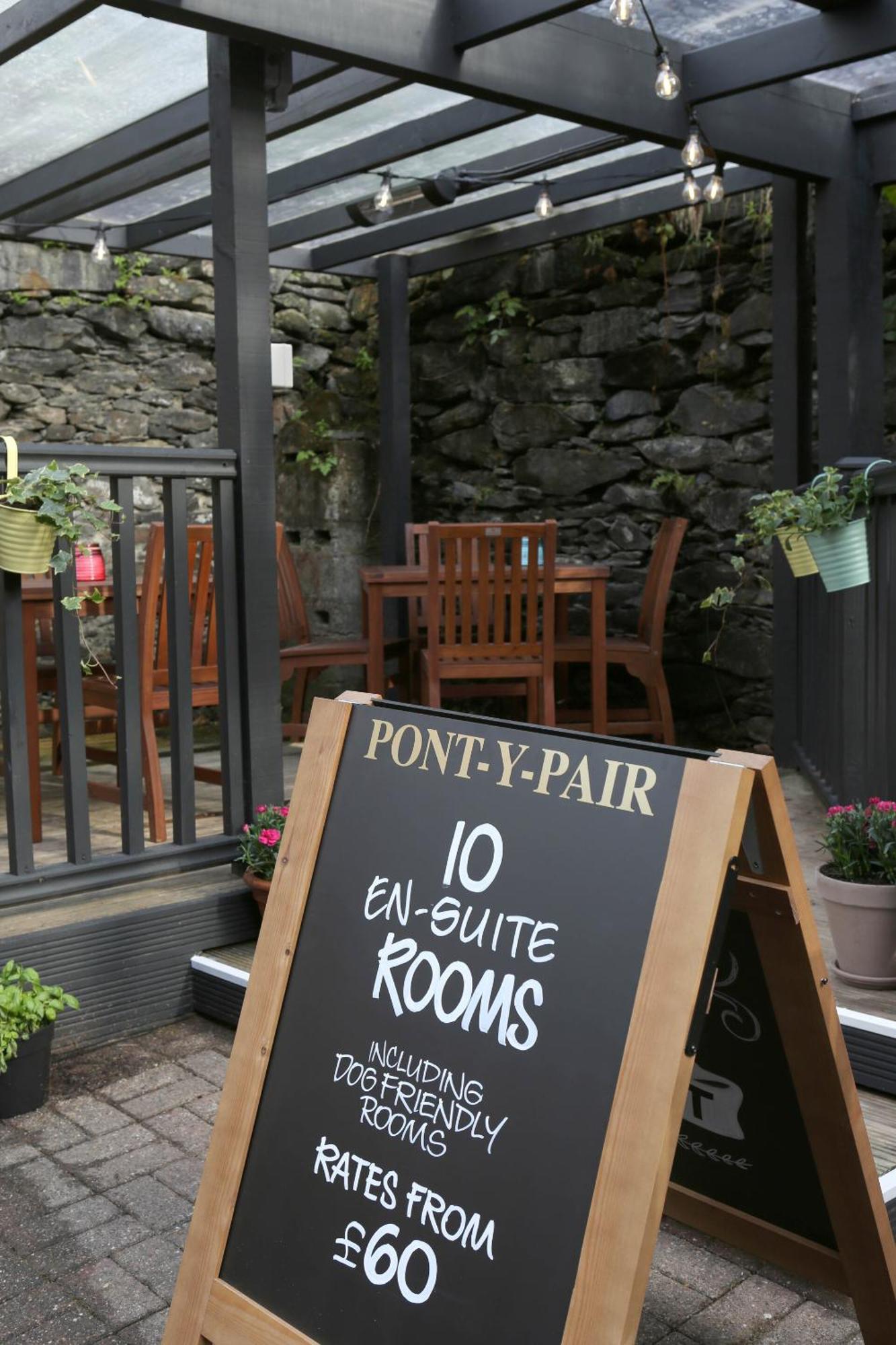 Pont Y Pair Inn ベトウス・ア・コーエド エクステリア 写真